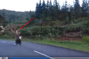 Ujung-ujungnya Nyungsep, Viral Video Pria Unjuk Kebolehan Diatas Motor