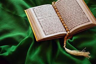 Syarat diharamkannya wanita menyentuh Al Qur'an