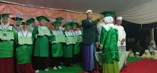 Haflatul Imtihan dan Wisuda Santri TPQ Al - Hamidi Dsn Mencek Barat berlangsung meriah. Haflatul Imtihan dan Wisuda Santri TPQ Al - Hamidi Dsn Mencek Barat berlangsung meriah.