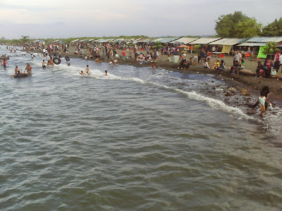 pantai maron - pantai tirang -  Tempat Wisata Yang Harus Anda Kunjungi di Semarang