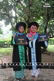 harga baju toga wisuda