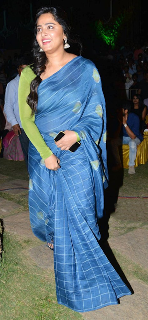 Anushka-Shetty-in-blue-saree-at-AWE-PreRelease-Event