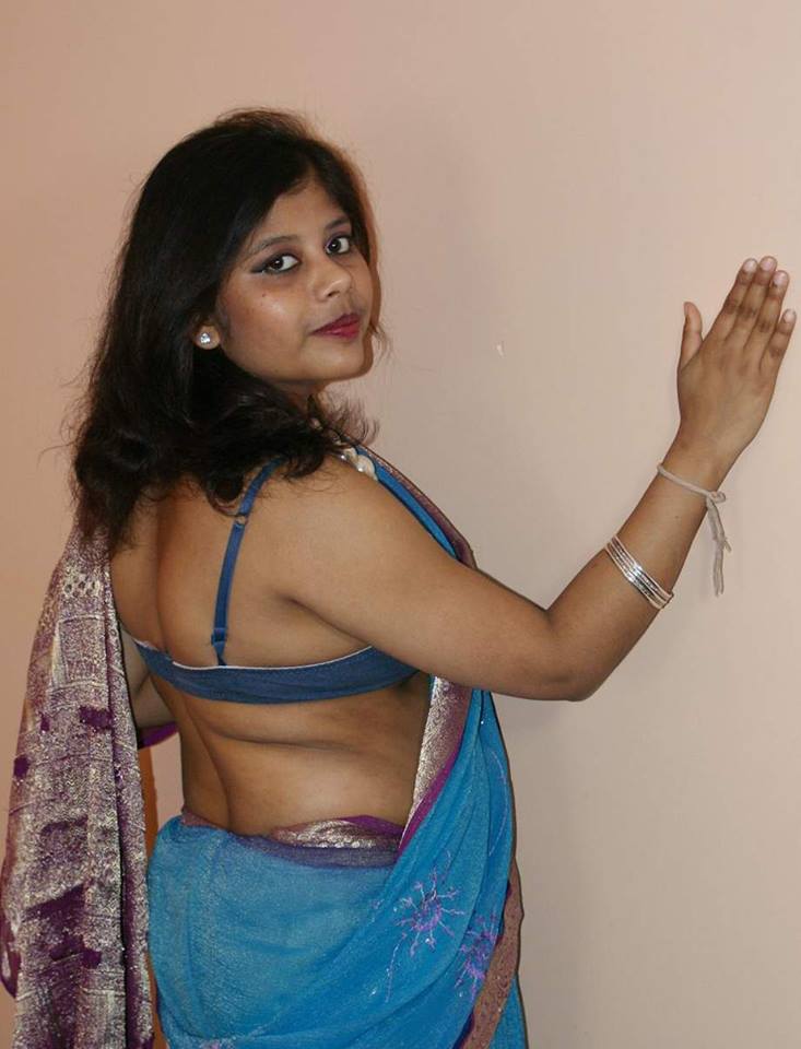 Housewife Photo Desi Masala Navel Housewife In Hot Saree And Cleavage ... picture pic