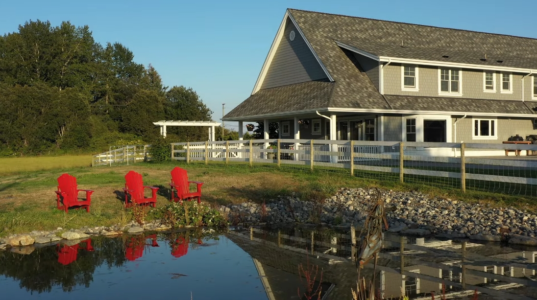 15 Photos vs. Cordova Bay, Victoria BC Luxury Equestrian Home Interior Design Tour
