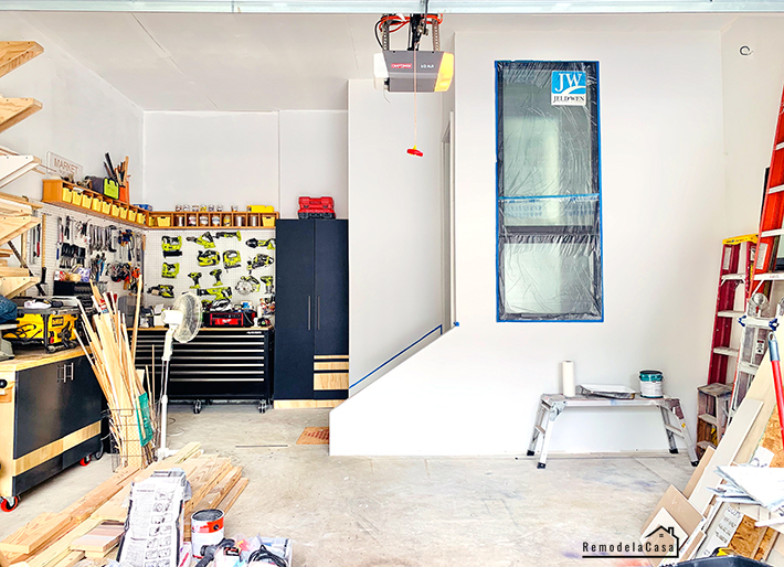The Garage Mudroom Reveal - Remodelando la Casa