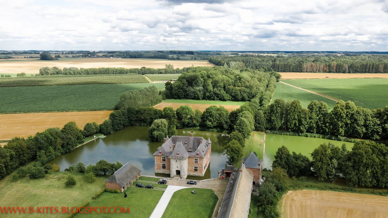 B-kites: Château-ferme de Fernelmont