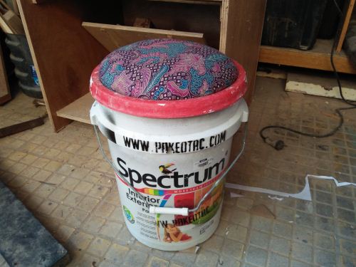  Kaleng  bekas cat  tembok Spectrum bisa jadi kursi  serbaguna 