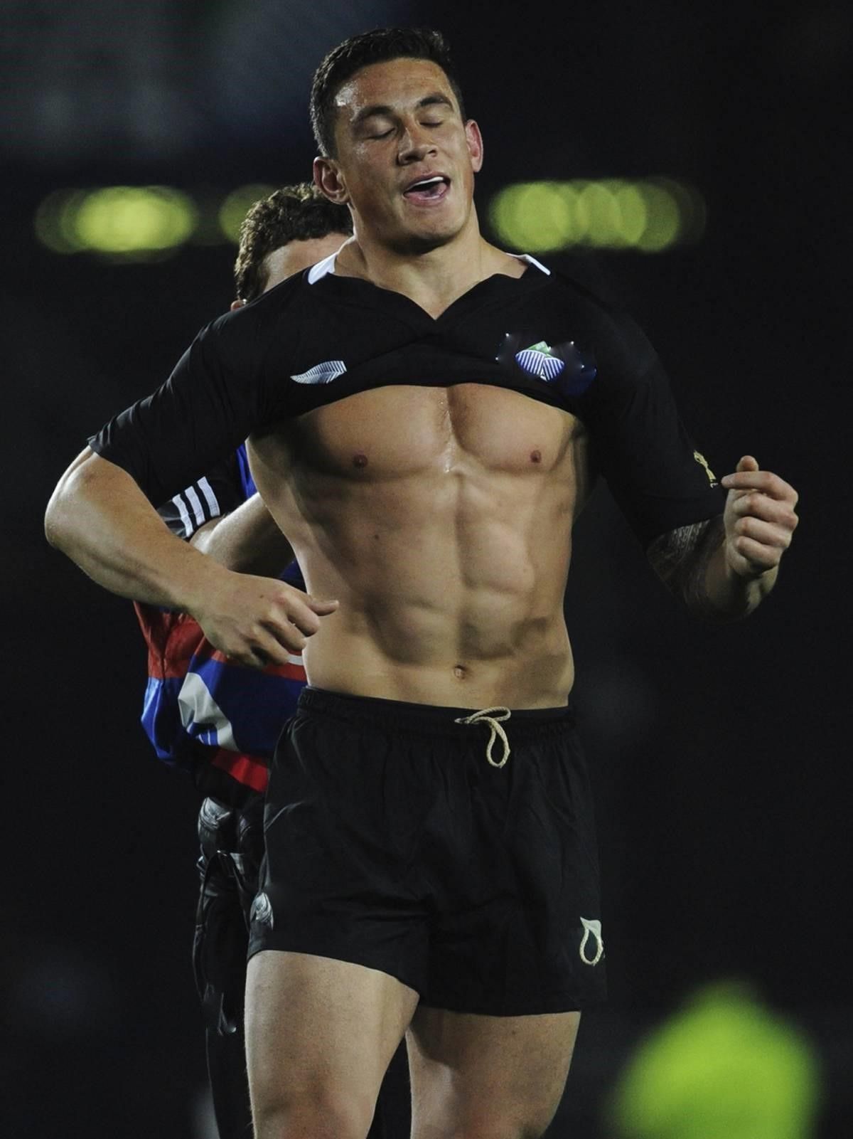 hot-daddy-sonny-bill-williams-sixpack-abs-photos