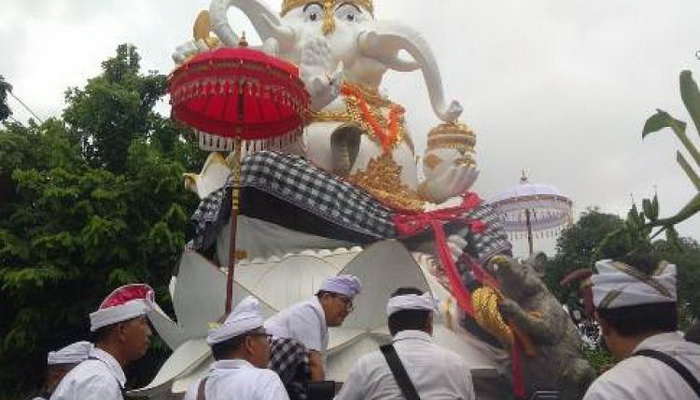 Wabup Tabanan Komang Sanjaya Hadiri Pemalaspasan Patung Dewa Ganesha
