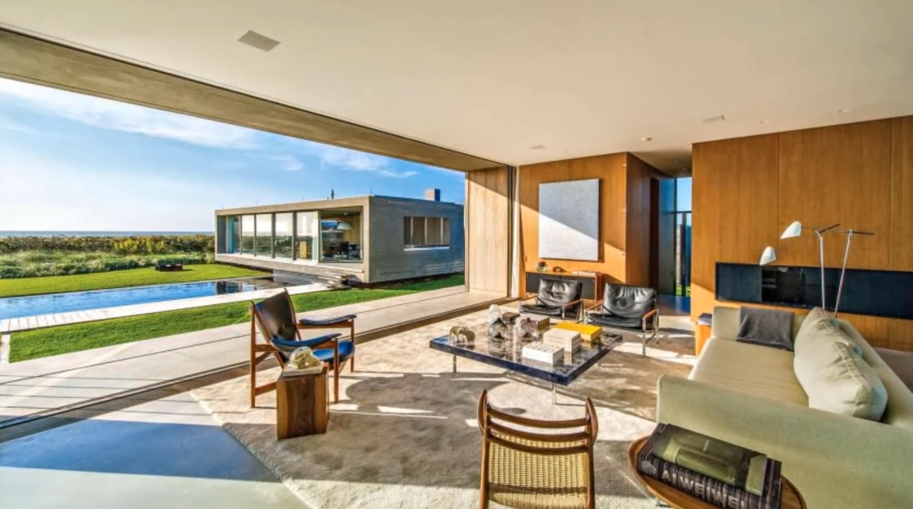 35 Photos vs. Luxury Contemporary Glass Home In New York vs. Interior Design Tour
