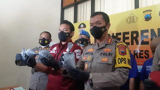 Di Kudus, Polisi Ringkus Penjual dan 19,7 Kilogram Obat Mercon 1 20210427 093443%25280%2529