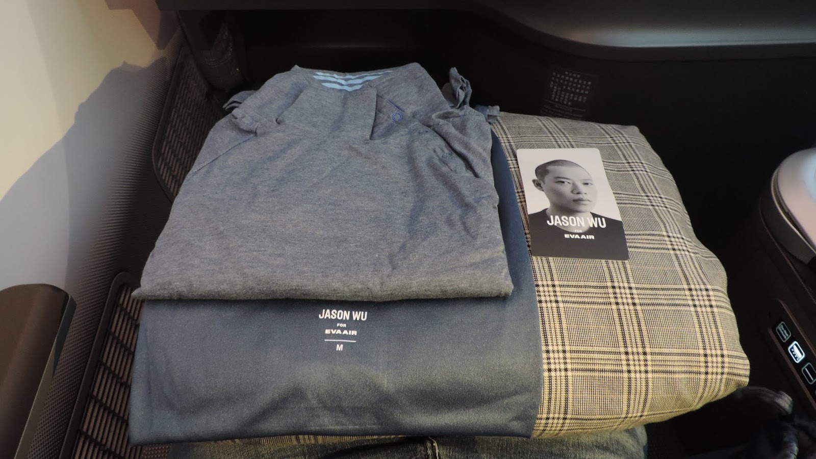 Review Eva Air B789 Business Class Bangkok Vienna