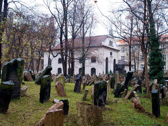 La Sinagoga Pinkas en el cementerio judio de Praga