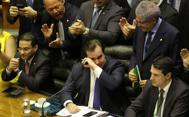 Emocionado, Maia agradece votação expressiva na reforma da Previdência