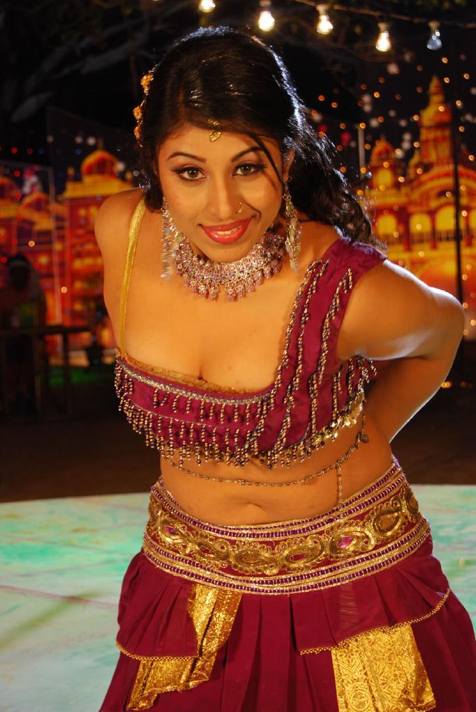 Latisha Item Girl Hot South Actress Spicy Stills Photogallery Pics