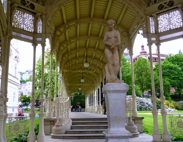 Columnata del Parque en Karlovy Vary, República Checa