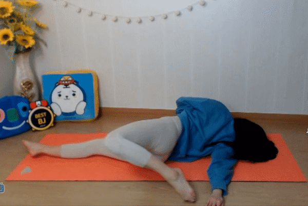 레깅스 입고 요가자세 알려주는 말복이언니- 디쁠