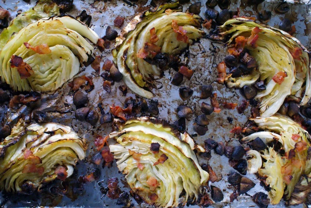 Roasted Cabbage with Mushrooms and Bacon | thetwobiteclub.com