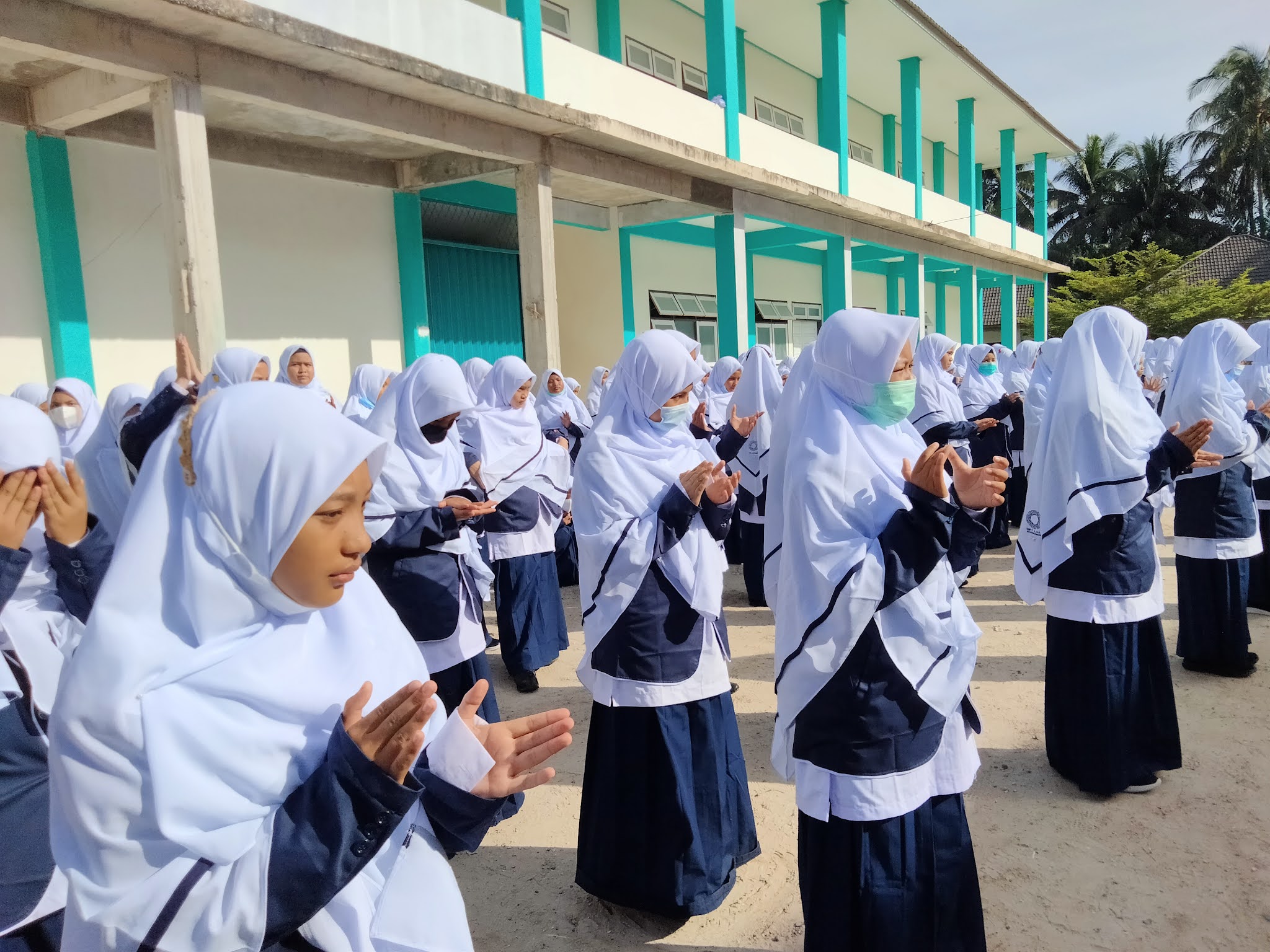 SMPIT AL KAHFI SMPIT AL KAHFI