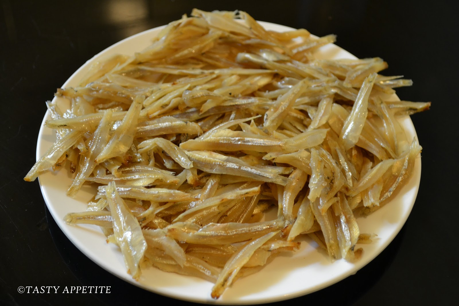 How to make Spicy Fried Anchovies / Nethili Varuval / Spicy Anchovies