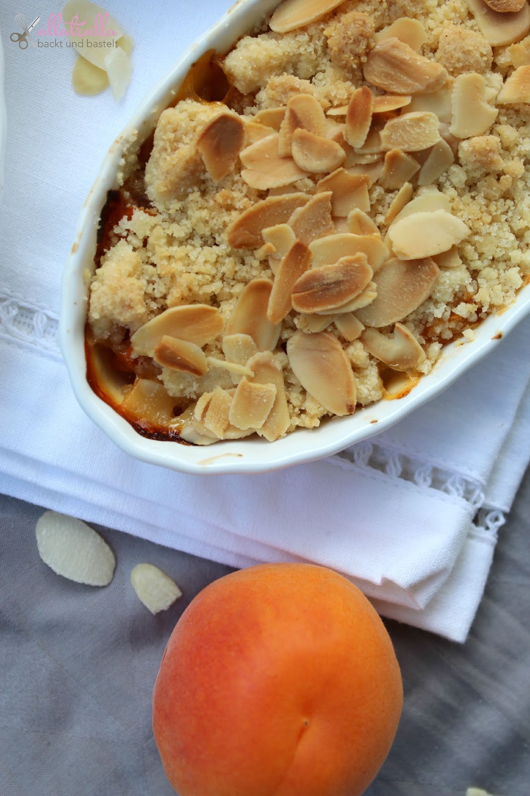 ullatrulla backt und bastelt: Aprikosen-Crumble mit Mandeln: schnell ...