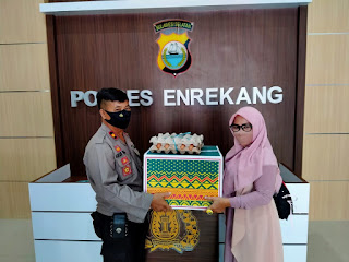 Bentuk Kepedulian, Polres Enrekang Berikan Paket THR Kepada Awak Media 