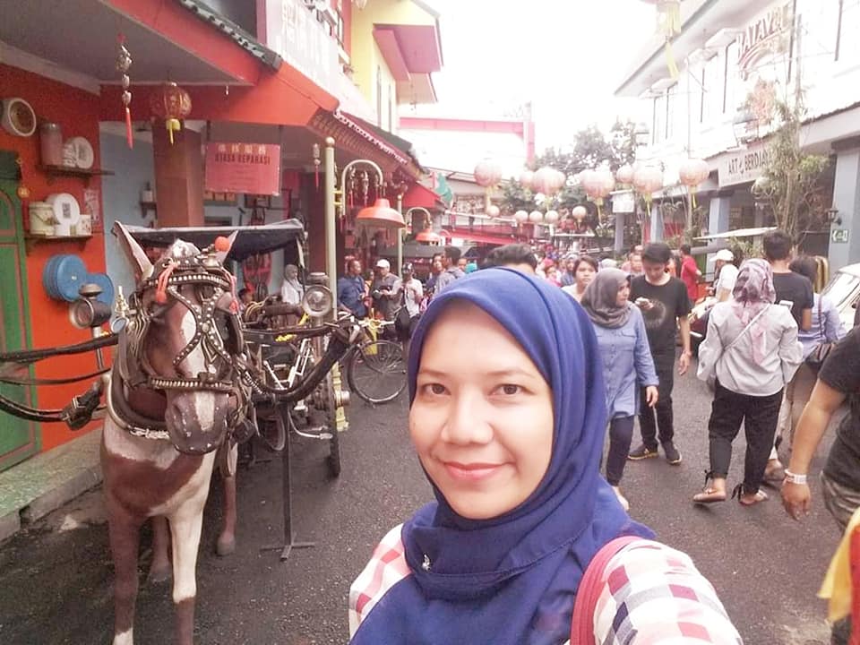 bergaya ala gadis belanda di folk house dan mengenal alat transportasi dunia di museum angkut malang nurul sufitri travel lifestyle blogger review pegipegi hotel murah