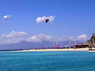 Dengan keindahan alam yang ada di pulau Tabuhan dan sekitarnya dan ditambah lagi dengan air Bahari yang sangat jernih, akan membuat Anda tak akan tahan untuk tak akan menceburkan diri ke air Bahari di Pulau Tabuhan yang Bisa dibilang merupakan tempat yang sangat ideal untuk berenang-renang di tepi pantai. Dan untuk Anda yang menyukai kegiatan bawah Bahari seperti scuba diving ataupun snorkeling. Maka air yang masih sangat jernih serta kondisi Bahari yang tak akan terlalu dalam akan membuat Anda tak Bisa menolak untuk mencoba menengok keindahan bawah lautnya. Dan dengan Tips ber-snorkeling kita Bisa merasakan keindahan alam bawah Bahari yang begitu menawan yang dihiasi oleh ribuan spesies ikan, berbagai bunga karang, serta udang-udang karang dan juga berbagai jenis tumbuhan Bahari, termasuk juga kumpulan terumbu karang yang masih sangat terjaga dengan bagus serta dipantau dengan cara berkala oleh para penggiat kelestarian terumbu karang. Selain dengan keindahan alam bawah lautnya, pulau tabuhan juga mempunyai daya tarik lainnya yakni dengan kedatangan burung maleo yang merupakan suatu rutinitas untuk burung maleo untuk menjalankan migrasi ke pulau ini. Selain kedatangan burung maleo, Pulau Tabuhan ini juga menjadi tempat persinggahan untuk kumpulan burung Enggang Gading. Selain itu ada jenis burung lain yang terkadang singgah ke Pulau Tabuhan ini yaitu burung jalak, yakni burung yang menjadi maskot dari Pulau Bali. Dan juga ada tanaman Setigi yang menjadi salah satu tanaman yang menjadi primadona di Pulau Tabuhan. RUTE JALAN YANG DILALUI UNTUK MENUJU PULAU TABUHAN : kita Bisa berangkat dari GENTENG lalu melanjutkan ke ROGOJAMPI setelah itu ke BANYUWANGI KOTA setelah itu ke WATUDODOL lalu ke BANGSRING setelah itu setelah hingga PANTAI KAMPE BANGSRING kita masih wajib melanjutkan perjalanan menuju ke PULAU TABUHAN. Terdapat 3 pilihan penyeberangan untuk menuju ke Pulau Tabuhan, yakni : 1. Dari Watudodol menyewa Bahtera nelayan. 2. Dari Bangsring tersedia 2 paket penyebrangan yakni: * Seharga Rp. 350rb untuk 4 orang atau * Seharga Rp.500rb untuk 10 orang. (harga sudah termasuk dalam paket peralatan untuk aktivitas snorkling ( Berisi Pelampung+kacamata snorkling)) 3. Menyebrang dari Pantai Kampe dengan harga Rp 500rb untuk paket 10 orang (harga belum termasuk alat snorkling yang wajib di sewa sendiri). kita tak wajib takut akan merasakan kebosanan dalam perjalanan, Sebab di sepanjang perjalanan kita saat menuju Pulau Tabuhan, kita akan Bisa menikmati indahnya pemandangan yang menawan dengan gradasi warna Bahari mulai dari warna hijau, biru muda hingga warna biru tua. Dan begitu kita tiba di Pulau Tabuhan maka rasa lelah kita Sebab perjalanan menuju pulau ini, dan kita akan disambut oleh pemandangan hamparan pasir pantai putih yang mengelilingi seluruh pinggiran pulau, serta hamparan luas bebatuan karang dan coral reef yang akan Bisa menyegarkan mata kita, disini juga terdapat suatu mercusuar yang dibangun menjulang tinggi yang terletak di sisi timur pulau, kita juga akan menjumpai aneka ragam jenis biota Bahari, mulai dari bintang Bahari, ganggang Bahari, hingga gurita serya ikan-ikan kecil. Maka kita akan menyesal bila kita tak akan mengunjungi pulau kecil yang begitu indah ini, Sebab sudah banyak wisatawan asing yang sudah datang dan berlibur di pulau ini. Selamat Berlibur Semoga Liburan kita Menyenangkan PULAU TABUHAN, PULAU KECIL BERISI SURGA TERSEMBUNYI. Pulau Tabuhan merupakan suatu potensi destinasi wisata yang ada di Banyuwangi yang menyimpan sejuta pesona alam yang masih belum banyak diketahui oleh wisatawan. Pulau Tabuhan sebenarnya hanyalah suatu pulau kecil dengan luas hanya 5 hektar aja tak akan mempunyai penghuni yang terletak dibagian utara Banyuwangi. LOKASI PULAU TABUHAN : Pulau Tabuhan ini berada di desa Bangsring, Wongsorejo, Banyuwangi. Diberi nama Pulau Tabuhan dikarenakan angin yang melintasi aerah ini mempunyai kecepatan cukup kencang sehingga akan terdengar seperti bunyi tetabuhan musik. KEINDAHAN DAN KEUNIKAN PULAU TABUHAN : Kondisi pulau ini Bisa dikatakan merupakan pulau yang unik. Hal ini dikarenakan warna pasir yang ada di sepanjang garis pantai-pantai yang berbatasan langsung dengan Selat Bali di umumnya mempunyai pasir pantai yang berwarna gelap, akan akan tetapi Pulau Tabuhan ini justru mempunyi pasir pantai yang berwarna putih. Dengan hamparan pasir pantai yang bersih serta putih, ditambah dengan air Bahari yang jernih, dan kumpulan terumbu karang yang mempunyai bentuk beraneka ragam, tak lupa pula deburan ombak yang lirih, hembusan angin pantai yang menerpa sepoi-sepoi, dengan luasnya hamparan Bahari. Dengan berbagai hal tersebut menjadikan pantai ini mempunyai nilai unggul tersendiri untuk para wisatawan yang ingin sejenak melupakan kebisingan kota erta mencari suatu ketenangan dari kepenatan aktivitas sehari-hari. Hal inilah yang membuat para wisatawan yang berkunjung ke Pulau Tabunan akan benar-benar tersihir dengan keindahan panorama pantai ini.