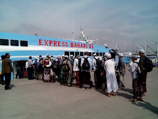  Sudah Tujuh Hari, Baru Ada Penyeberangan Kapal Dari Gresik Ke Pulau Bawean