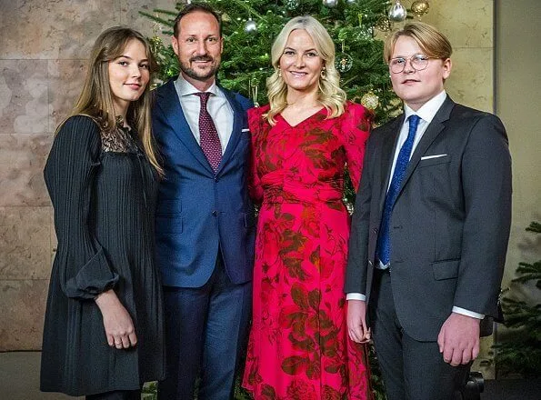 Princess Ingrid Alexandra wore a plated satin dress from Maje. Crown Princess Mette-Marit wore a pink patterned silk midi dress from H&M