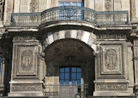 Balcon de la galerie du bord de l'eau au Louvre à Paris