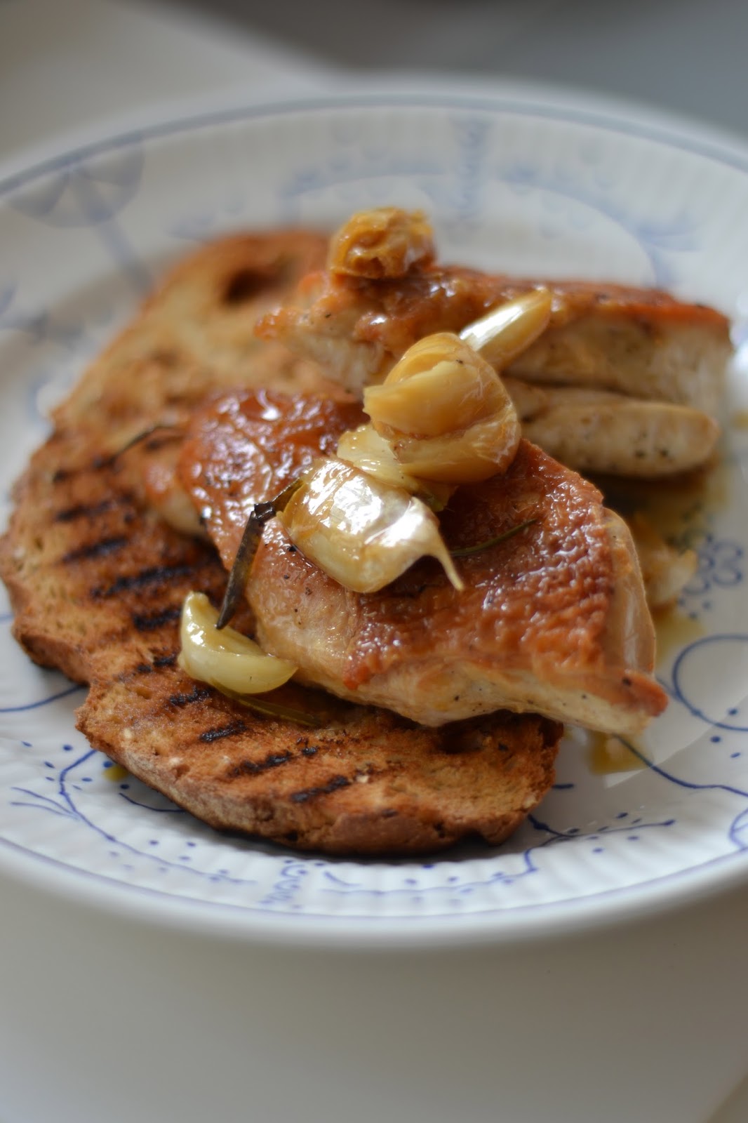 Simple Comme Des Blancs De Poulet A L Ail Et Au Romarin