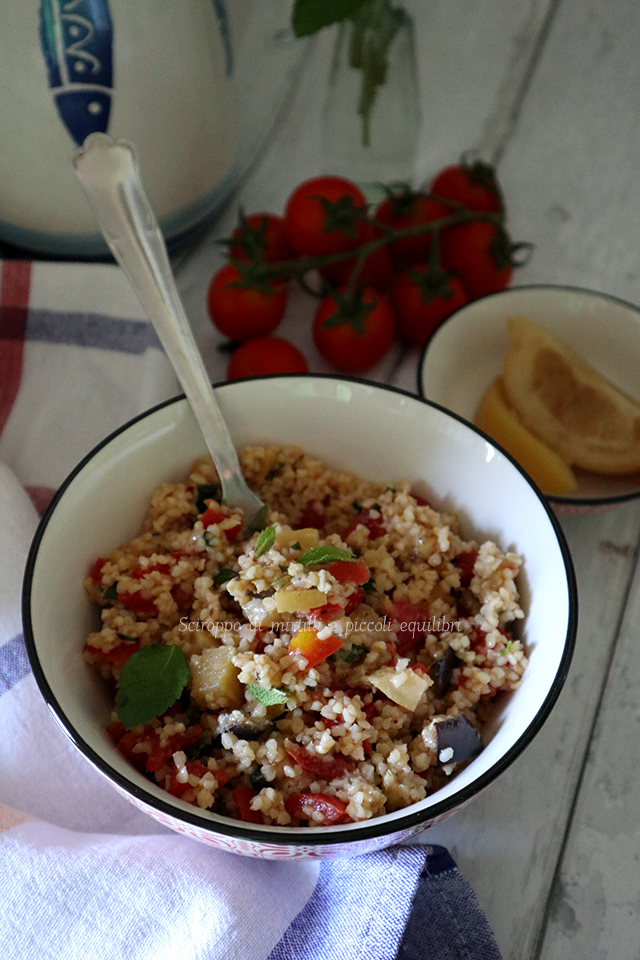 Bulgur con melanzana, pomodori, menta e limone in conserva