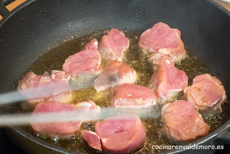 Dorando el solomillo en la sartén