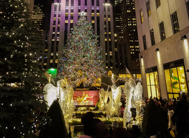Рождественский Нью-Йoрк: Праздничные декорации на Таймс-сквер