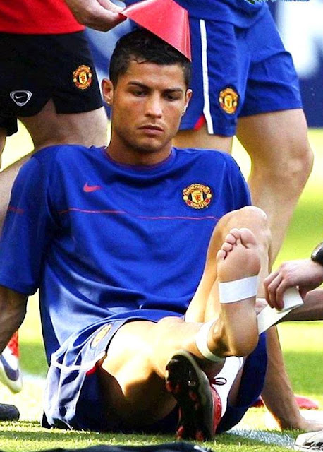 Straight Jock Feet: Cristiano Ronaldo football feet...