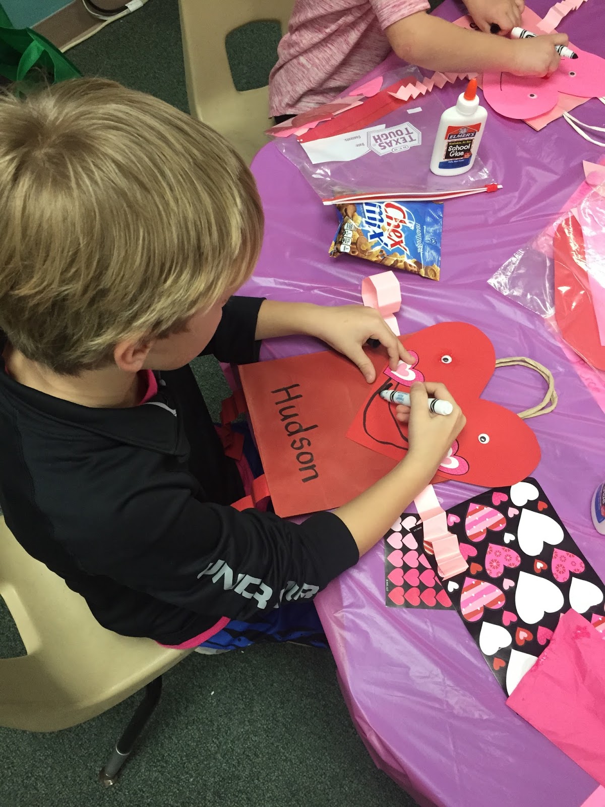 Trendy Mindy and Her Loves...: Kinder & 4th Grade Valentine's Parties