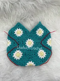 How to Crochet a Daisy Granny Square Bag