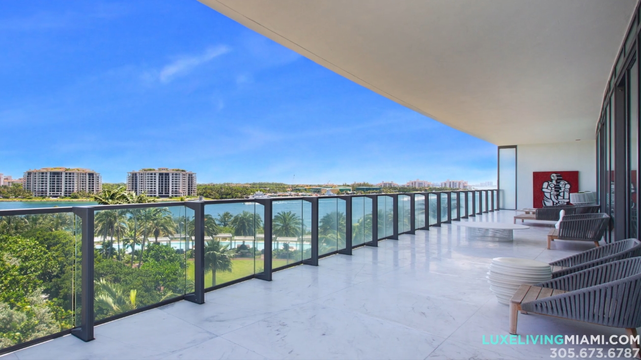 28 Photos vs. APOGEE 701 South of 5th Street Miami - Luxury Condo & Interior Design Tour