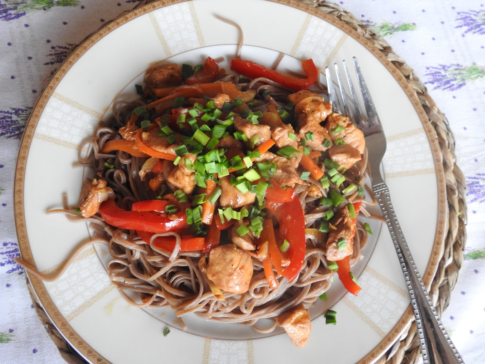 Gotuj z Mariolą Makaron soba z kurczakiem