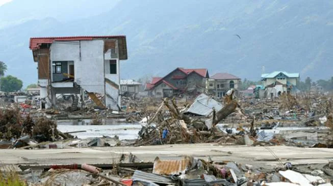 Masya-Allah-16-Tahun-Lamanya-Hilang-karena-Disapu-Tsunami-Aceh-Polisi-Ini-Akhirnya-Ditemukan