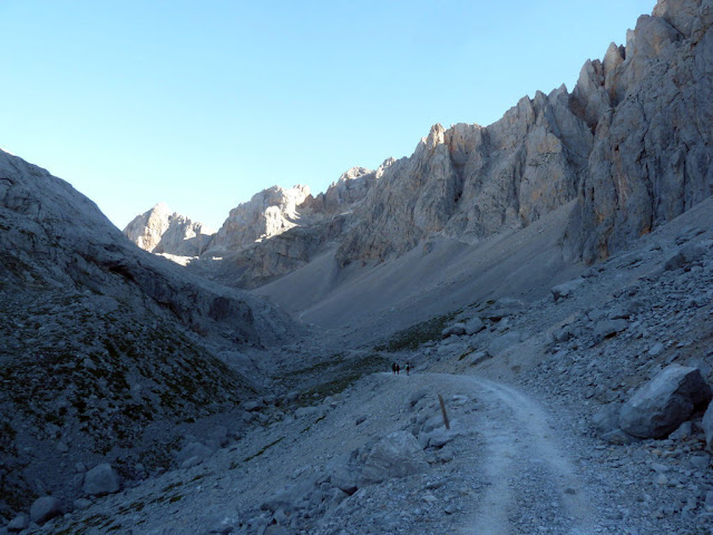 PEÑA VIEJA, 2.617m (Un titán de Picos de Europa) P1200694%2B%2528FILEminimizer%2529