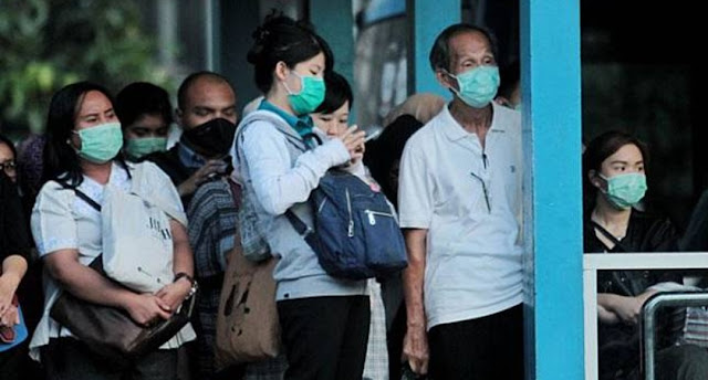 Indonesia Positif Terpapar Corona, Pemerintah Imbau Warga Gunakan Masker Saat Naik Transportasi Umum