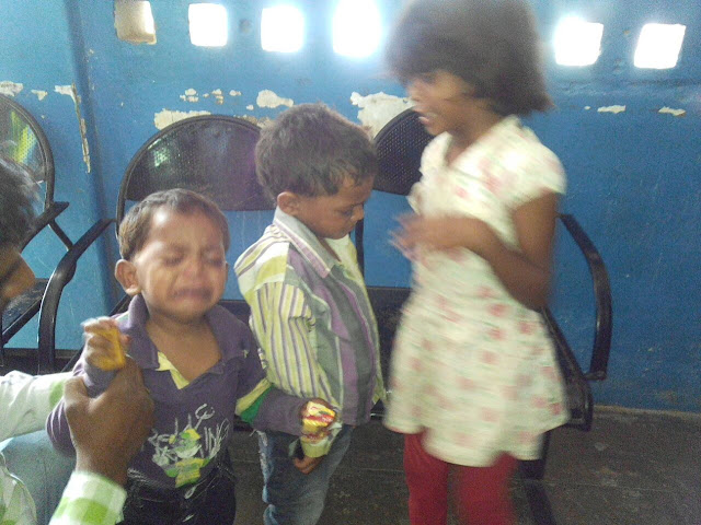 fevi-kwick-in-eye-alirajpur-news-आँखों की दवा डालने की बजाय डाल दिया फेवी क्विक fevi-kwick-in-eye-alirajpur-news-आँखों की दवा डालने की बजाय डाल दिया फेवी क्विक