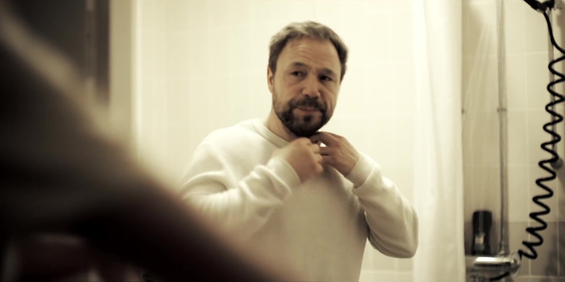 ausCAPS: Stephen Graham nude in Help