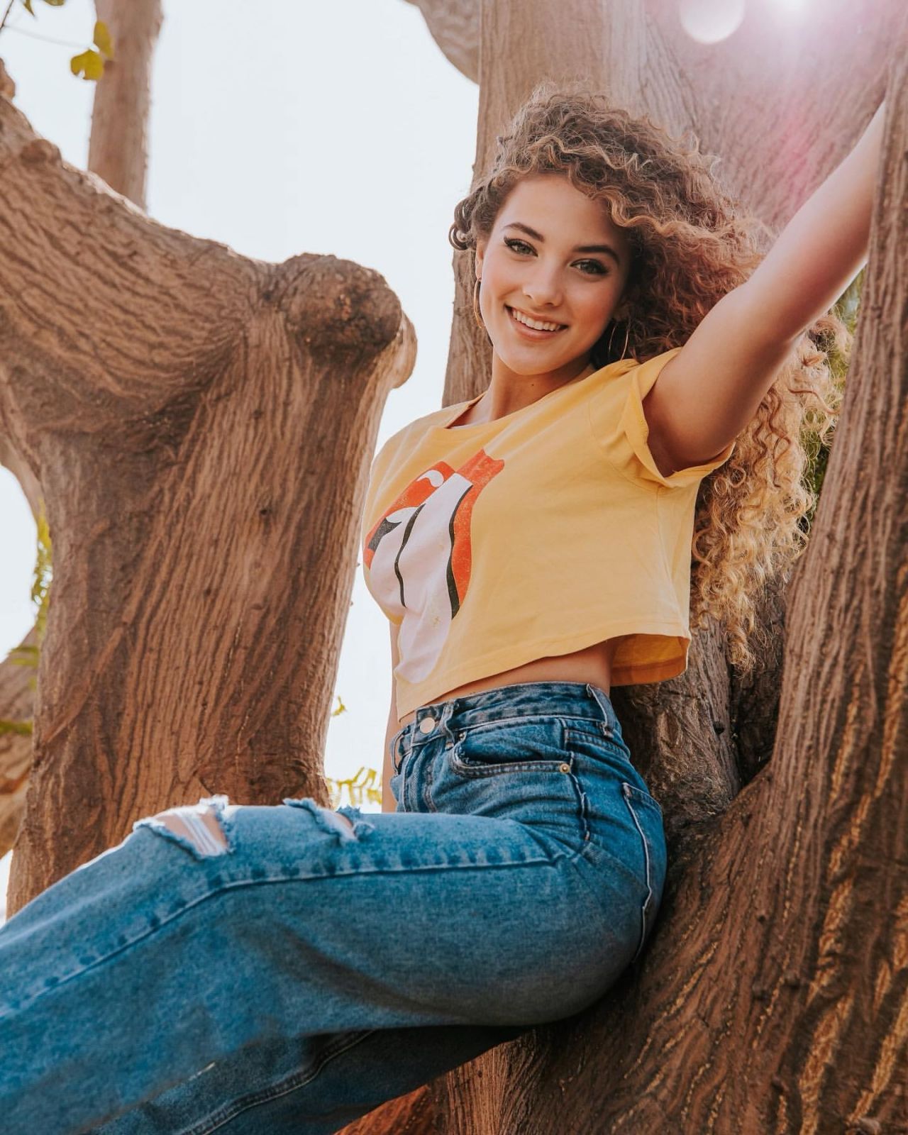 Sofie Dossi 02/12/2021