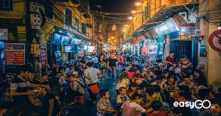 Eating at night in Hanoi