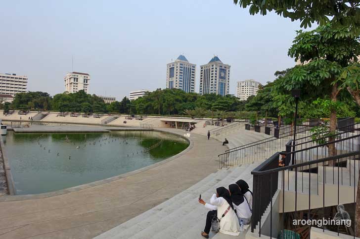 monumen pembebasan irian barat