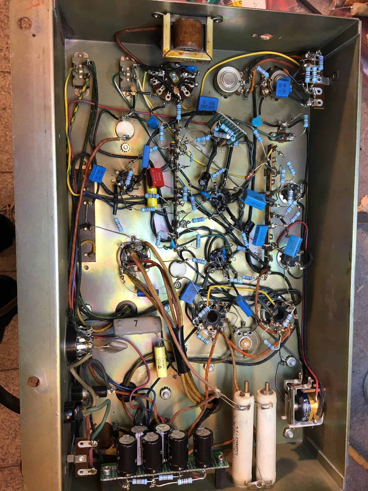 Gunnar's Rockola 1458. A restoration journey: Recapping and rebuilding