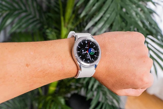 Top đồng hồ thông minh xịn, bền nhất thị trường 2 Top dong ho thong minh xin min nhat thi truong samsung galaxy watch 4 classic 1629441810 622 width660height440